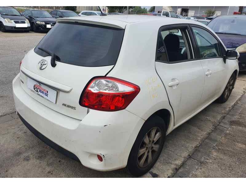 toyota auris del año 2013