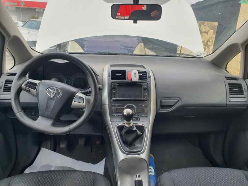 toyota auris del año 2013