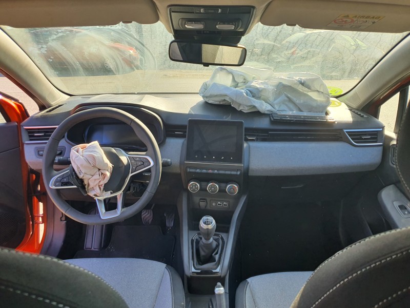 renault clio v del año 2023