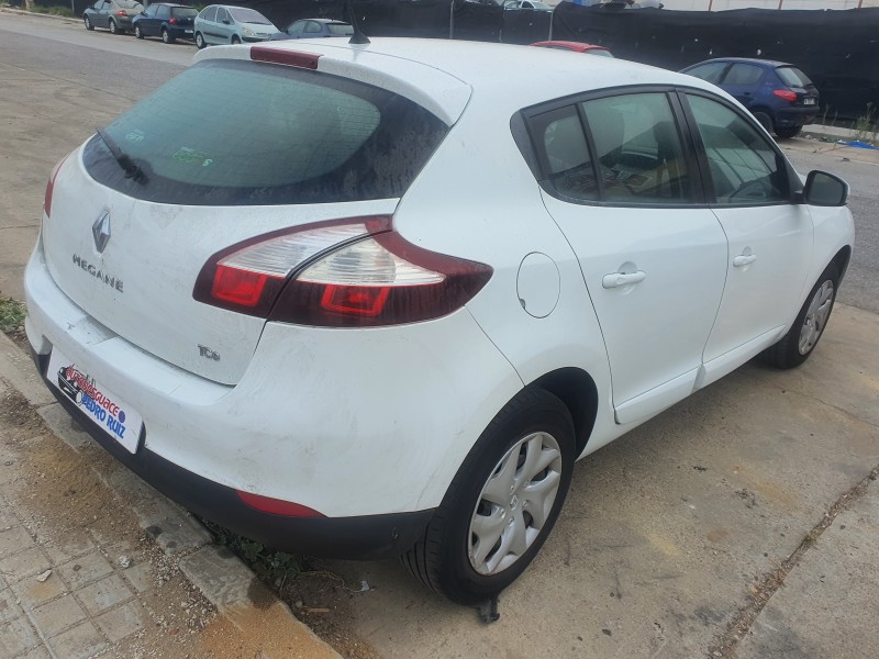 renault megane iii berlina 5 p del año 2015