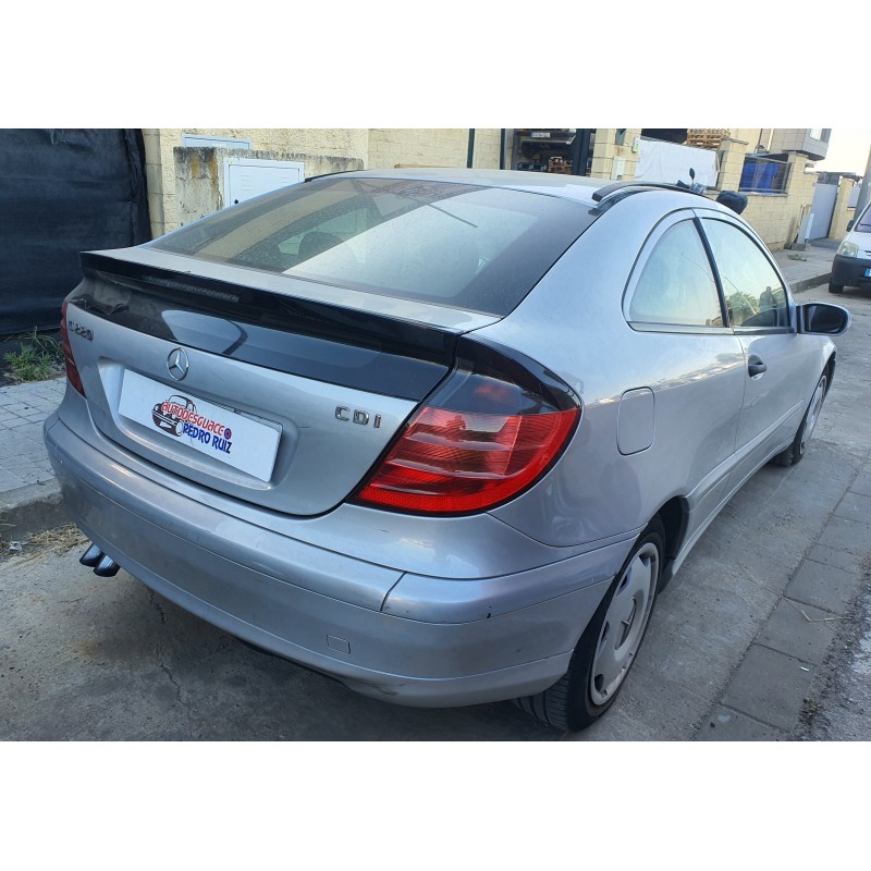 mercedes-benz clase c (w203) sportcoupe del año 2001
							