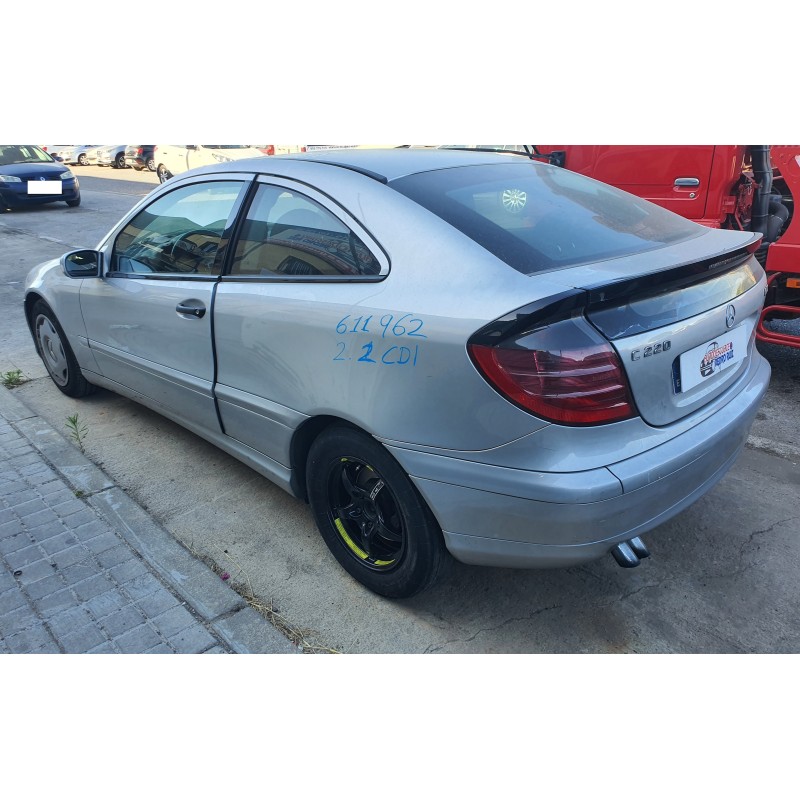 mercedes-benz clase c (w203) sportcoupe del año 2001
							