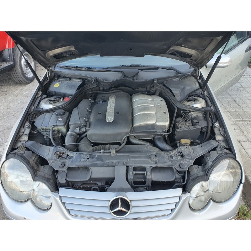 mercedes-benz clase c (w203) sportcoupe del año 2001
							