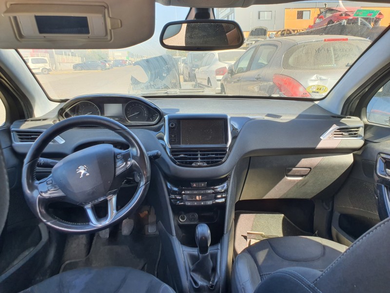 peugeot 208 del año 2015