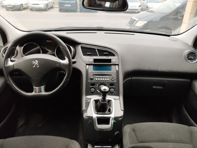 peugeot 5008 del año 2015
