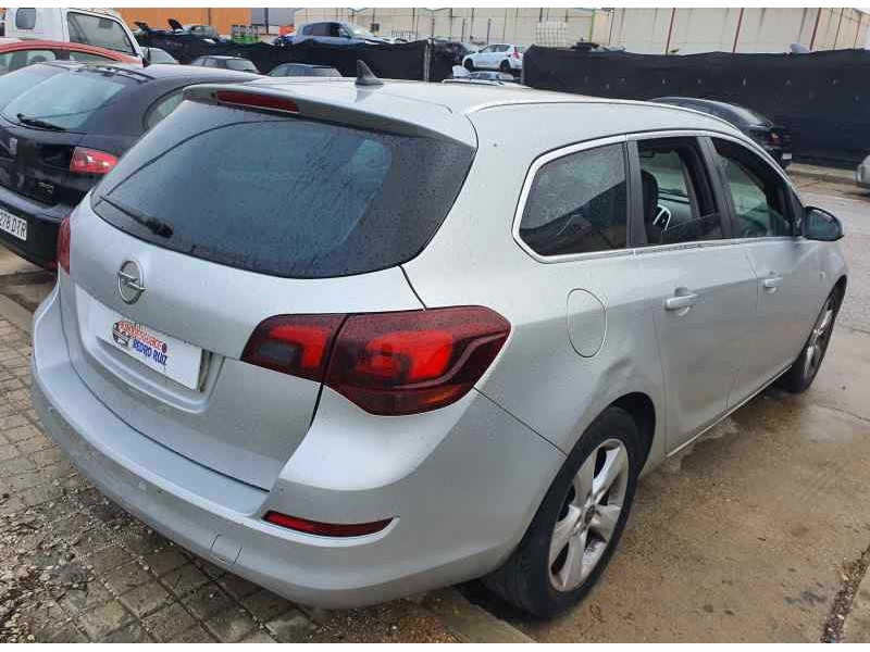opel astra j sports tourer del año 2011