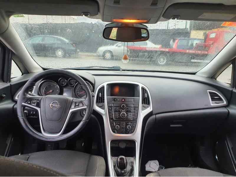 opel astra j sports tourer del año 2011