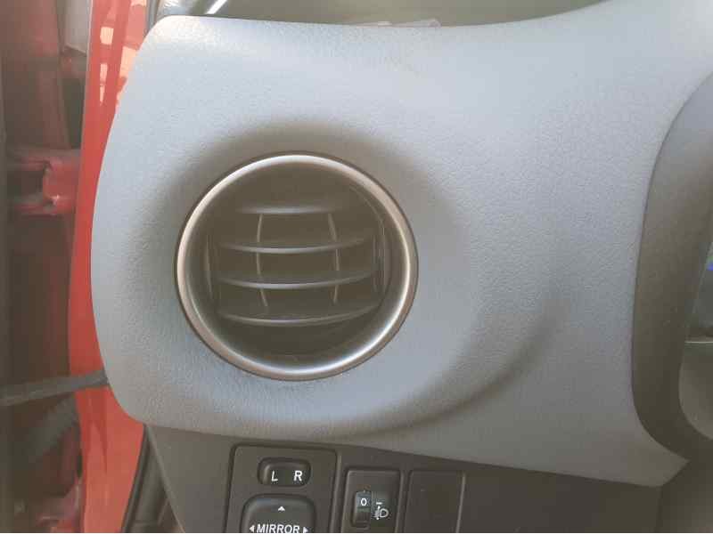 Recambio de rejilla aireadora para toyota yaris (_p13_) 1.3 (nsp130_) referencia OEM IAM   
							
