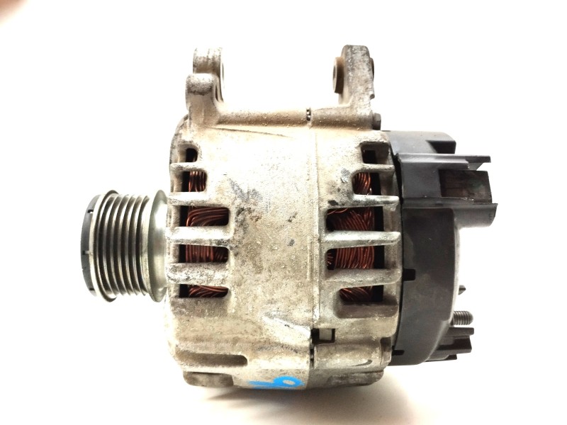 Recambio de alternador para seat leon (1p1) 1.6 tdi referencia OEM IAM 03L903023F  