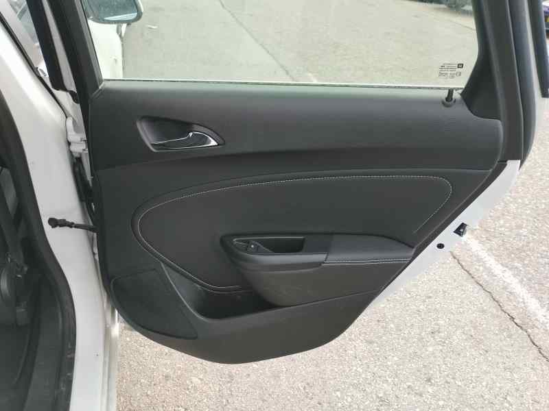 Recambio de guarnecido puerta trasera derecha para opel astra j lim. 1.7 cdti 131 cv referencia OEM IAM   
							