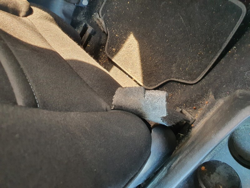 Recambio de asiento delantero derecho para peugeot 208 active referencia OEM IAM   