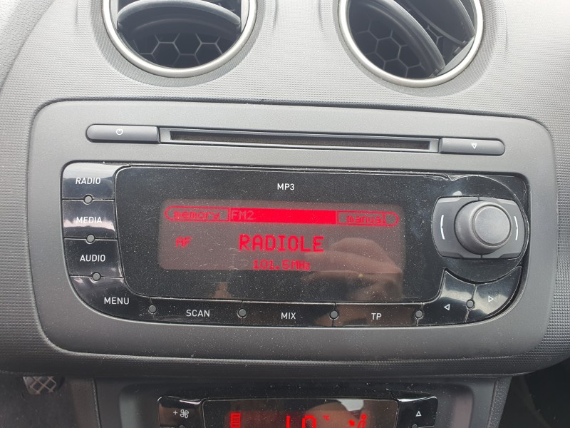Recambio de sistema audio / radio cd para seat ibiza sc (6j1) 1.9 tdi referencia OEM IAM 6J0035153B  