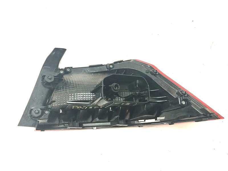 Recambio de piloto trasero izquierdo para volkswagen passat berlina (cb2) referencia OEM IAM 195262L  