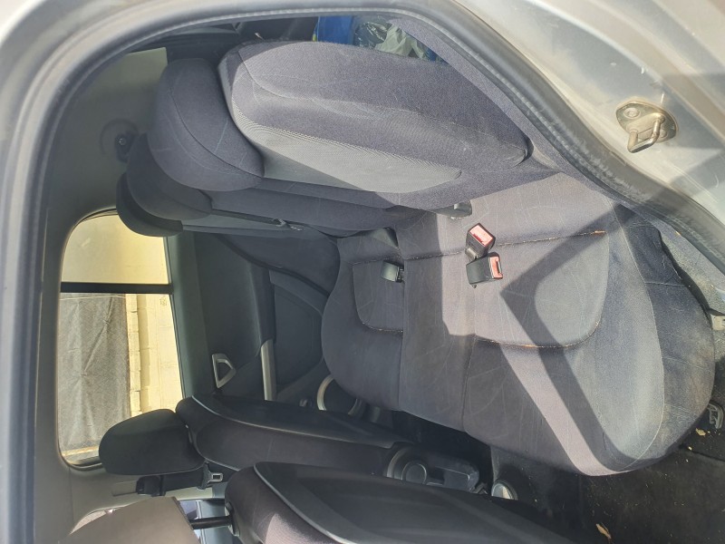 Recambio de asientos traseros para smart forfour 1.3 cat referencia OEM IAM   