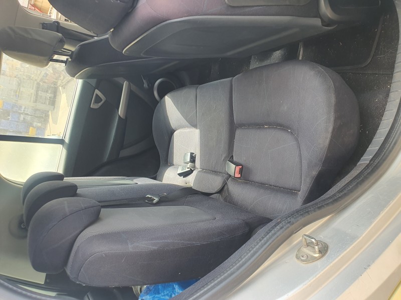 Recambio de asientos traseros para smart forfour 1.3 cat referencia OEM IAM   