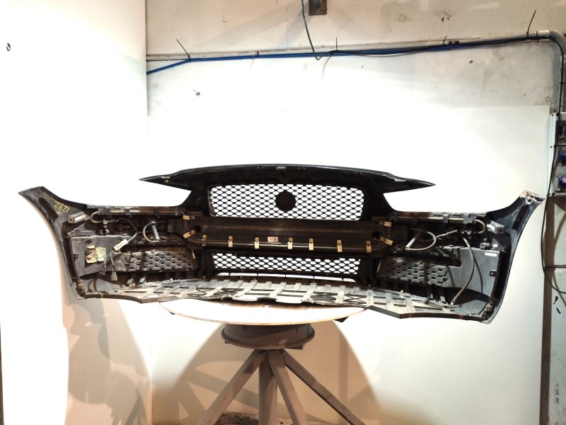 Recambio de paragolpes delantero para jaguar xe 2.0 diesel cat referencia OEM IAM   