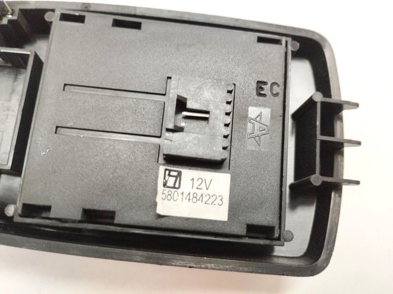 Recambio de mando elevalunas delantero izquierdo para iveco daily furgón 2.3 diesel cat referencia OEM IAM 5801484223  