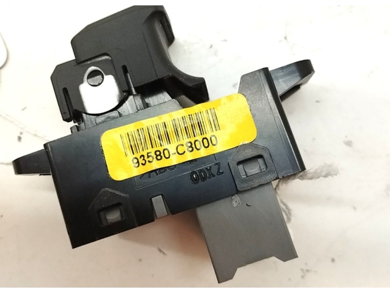 Recambio de mando elevalunas delantero derecho para hyundai i20 active 1.0 tgdi cat referencia OEM IAM 93580C8000  