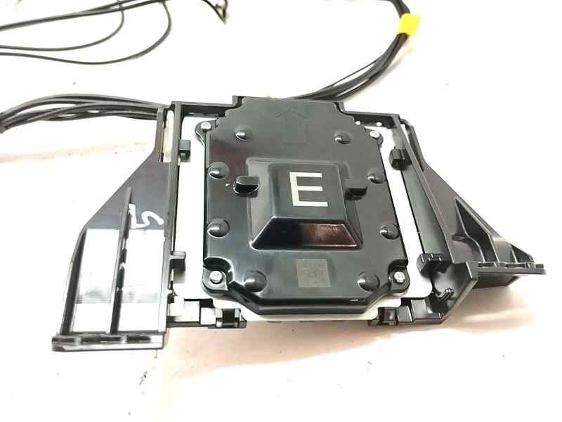 Recambio de antena para toyota yaris iv 1.5 hybrid 116 cv referencia OEM IAM 8614758010  