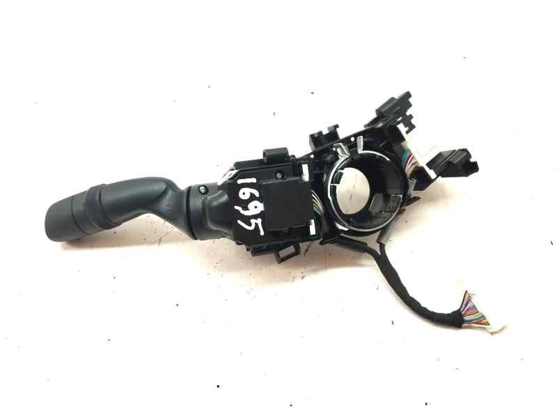 Recambio de mando multifuncion para toyota yaris iv 1.5 hybrid 116 cv referencia OEM IAM 17J916  