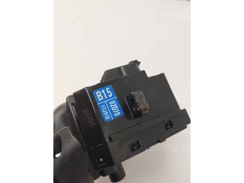 Recambio de mando multifuncion para toyota yaris iv 1.5 hybrid 116 cv referencia OEM IAM 02D70  