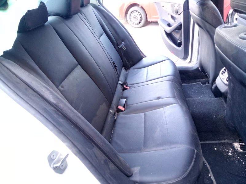 Recambio de asientos traseros para mercedes-benz clase c (w205) lim. c 200 d (205.001) referencia OEM IAM   