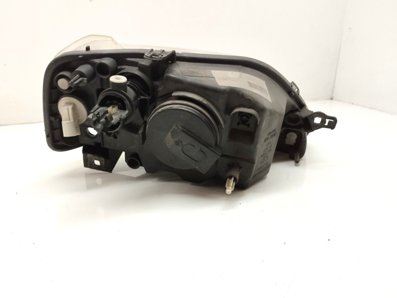 Recambio de faro izquierdo para dacia logan 1.6 cat referencia OEM IAM 8200211005  