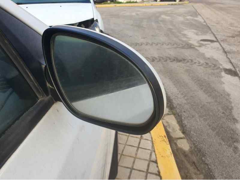 Recambio de retrovisor derecho para hyundai i30 1.6 crdi 90 cv referencia OEM IAM   
