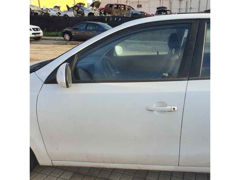 Recambio de puerta delantera izquierda para hyundai i30 1.6 crdi 90 cv referencia OEM IAM   