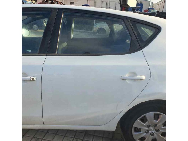Recambio de puerta trasera izquierda para hyundai i30 1.6 crdi 90 cv referencia OEM IAM   