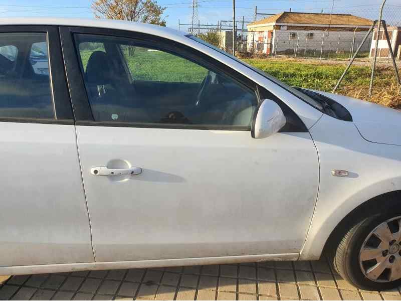 Recambio de puerta delantera derecha para hyundai i30 1.6 crdi 90 cv referencia OEM IAM   