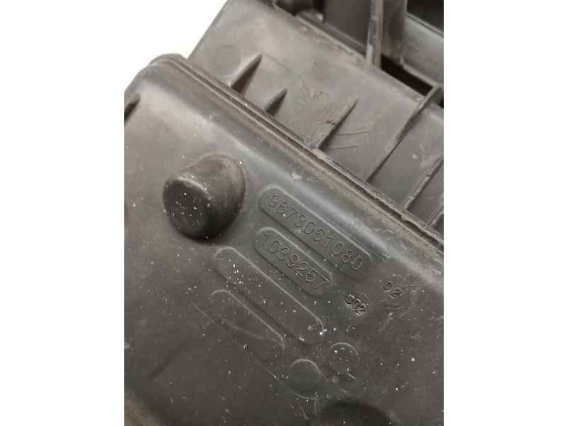 Recambio de filtro aire para peugeot 208 active referencia OEM IAM 9673061080  