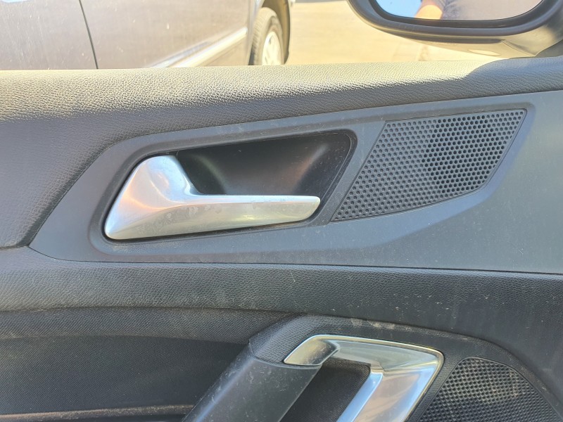 Recambio de maneta interior delantera izquierda para peugeot 308 sw 1.6 blue-hdi fap referencia OEM IAM   
							