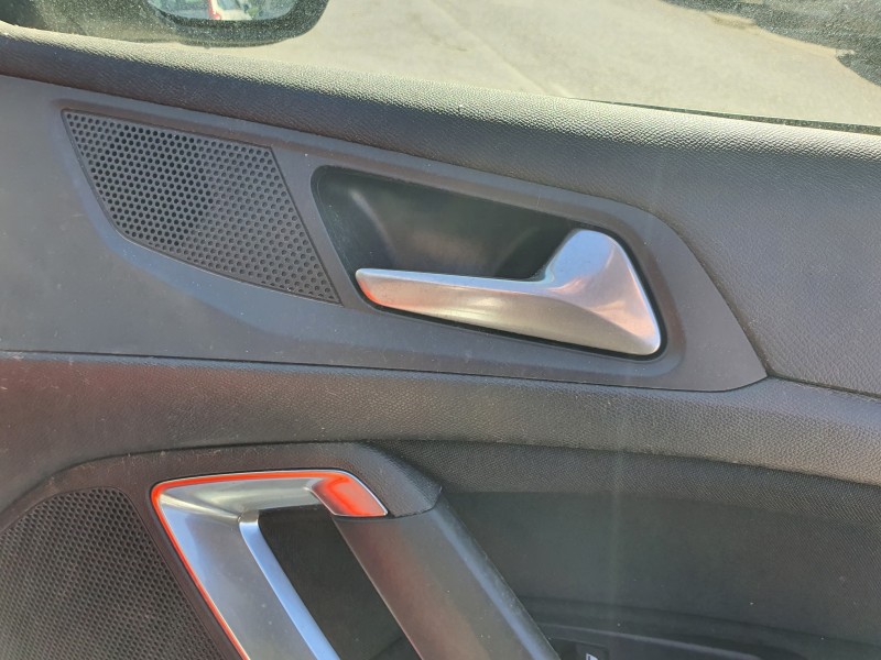 Recambio de maneta interior delantera derecha para peugeot 308 sw 1.6 blue-hdi fap referencia OEM IAM   
							