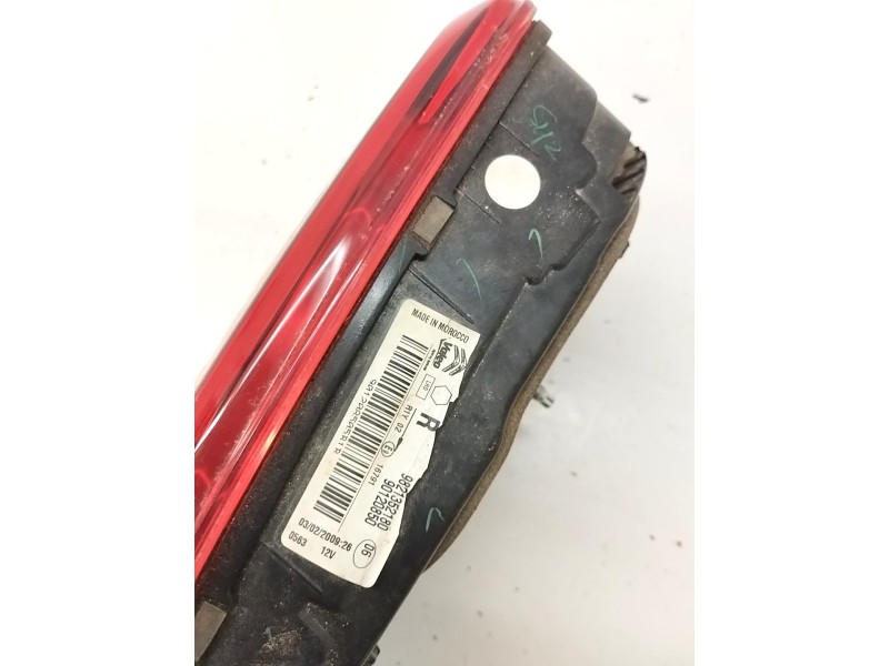 Recambio de piloto trasero derecho interior para citroën c4 cactus 1.2 12v e-thp / puretech referencia OEM IAM 9821352180  
							