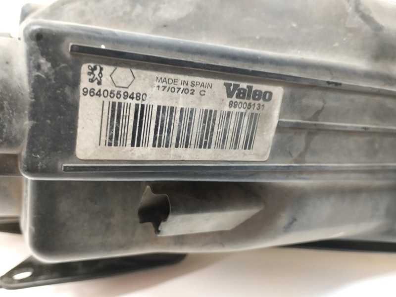 Recambio de faro derecho para peugeot 206 berlina 1.4 hdi referencia OEM IAM 9640559480  