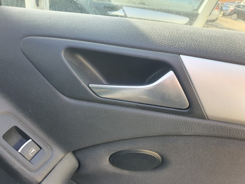 Recambio de maneta interior trasera derecha para volkswagen golf vi (5k1) 1.4 16v tsi referencia OEM IAM   
							