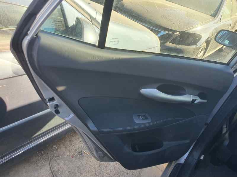 Recambio de guarnecido puerta trasera izquierda para toyota auris 2.0 d-4d 126 cv referencia OEM IAM   
