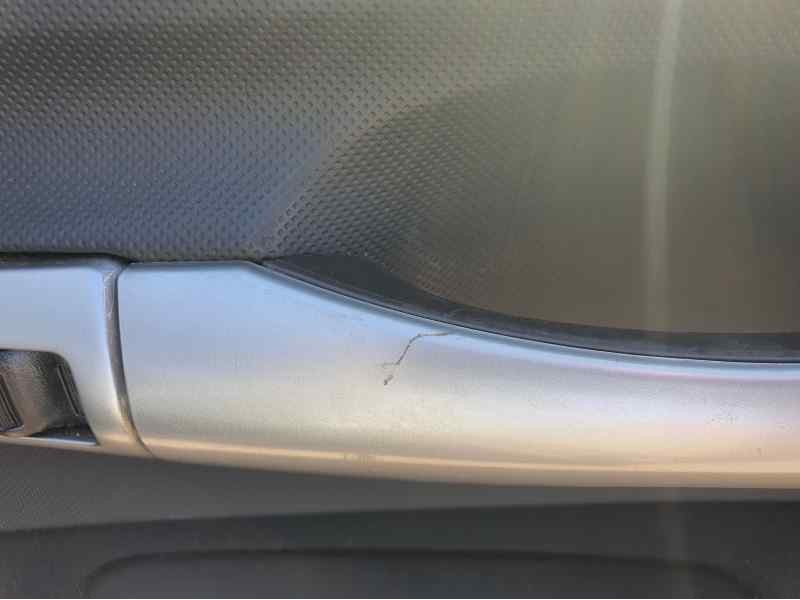 Recambio de guarnecido puerta delantera derecha para toyota auris 2.0 d-4d 126 cv referencia OEM IAM   