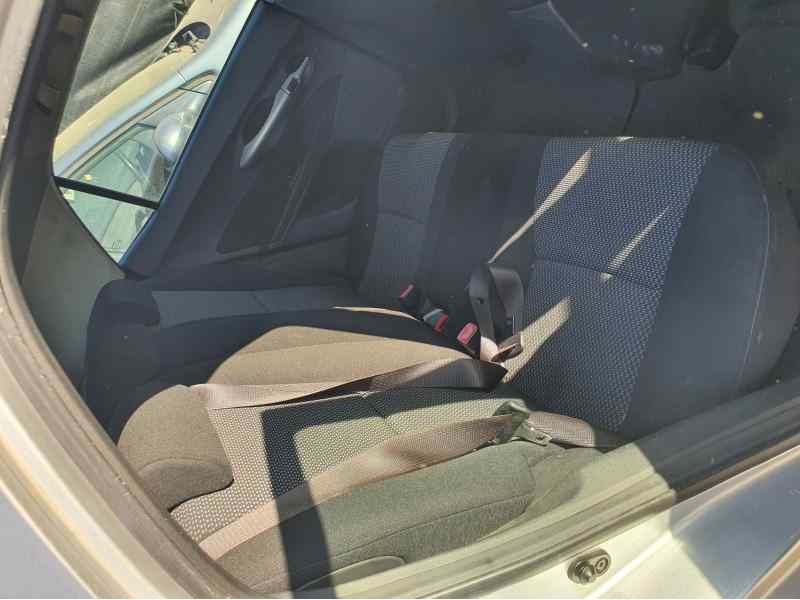 Recambio de asientos traseros para toyota auris 2.0 d-4d 126 cv referencia OEM IAM   