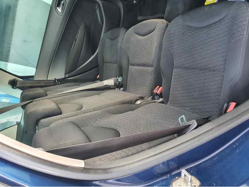 Recambio de asientos trasero derecho para peugeot 308 sw 1.6 thp 150 cv referencia OEM IAM   