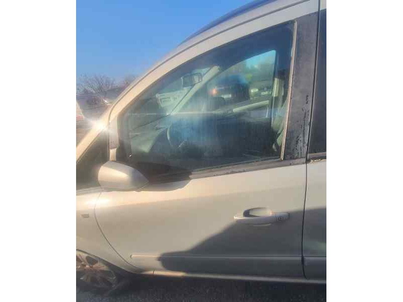 Recambio de puerta delantera izquierda para opel zafira b 1.9 cdti 16cv referencia OEM IAM   