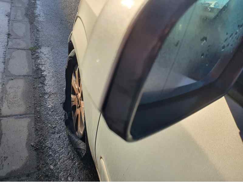 Recambio de retrovisor izquierdo para opel zafira b 1.9 cdti 16cv referencia OEM IAM   