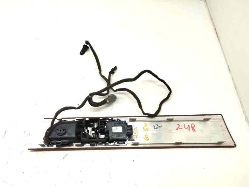 Recambio de maneta interior delantera derecha para land rover discovery 4 tdv6 hse referencia OEM IAM AH22202B00  