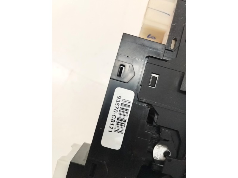 Recambio de mando elevalunas delantero izquierdo para hyundai i20 essence referencia OEM IAM   