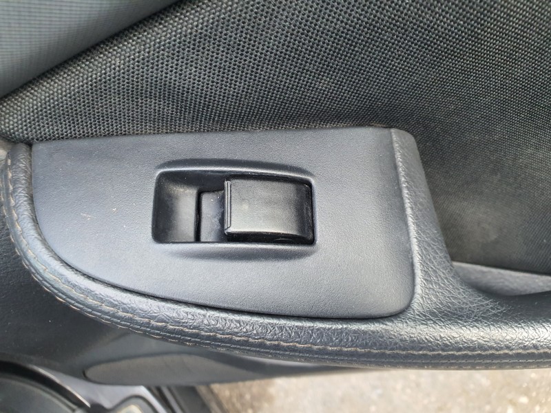 Recambio de mando elevalunas trasero derecho para toyota avensis wagon (t25) 2.0 d-4d executive referencia OEM IAM   
							