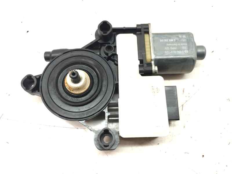 Recambio de motor elevalunas trasero izquierdo para seat leon st (5f8) 1.5 16v tsi act referencia OEM IAM 0130822725  
							