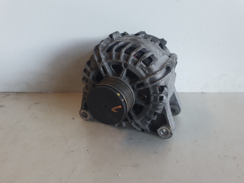 Recambio de alternador para peugeot 208 allure referencia OEM IAM 9818677980  