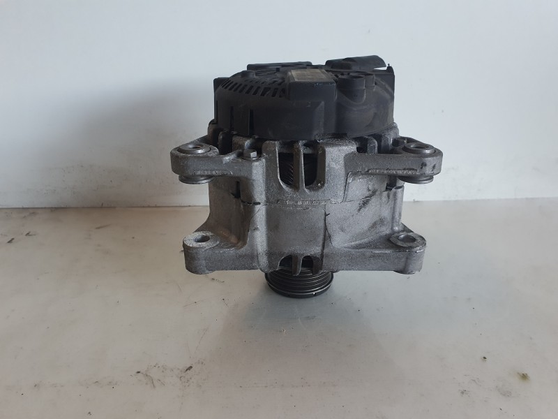 Recambio de alternador para peugeot 208 allure referencia OEM IAM 9818677980  