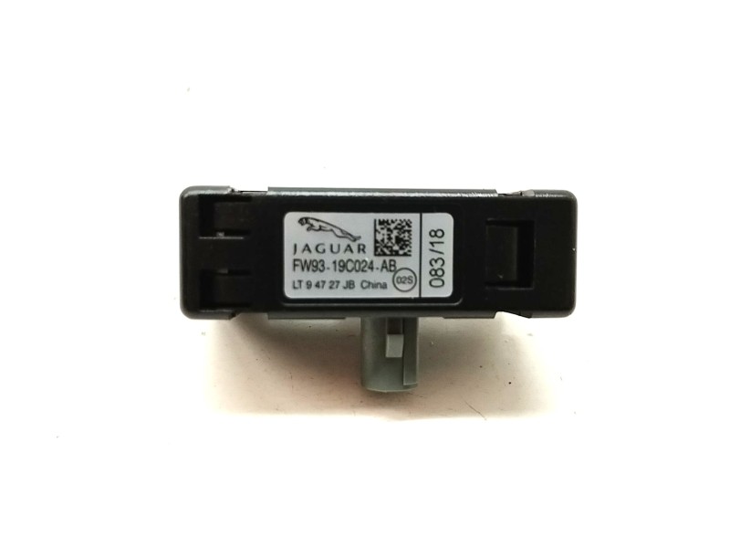 Recambio de antena para jaguar i-pace se referencia OEM IAM FW9319C024AB  